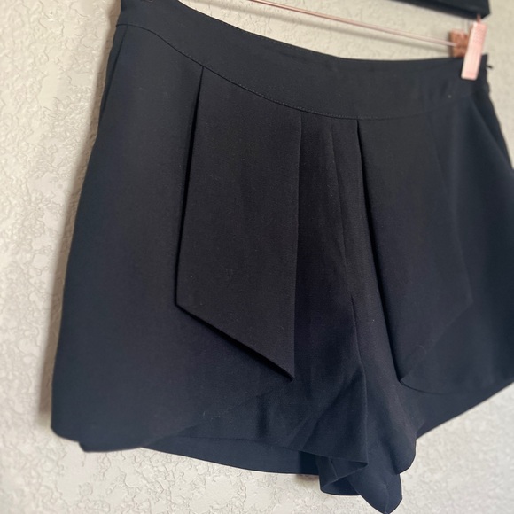 Lush shorts size Small black - Picture 6 of 12